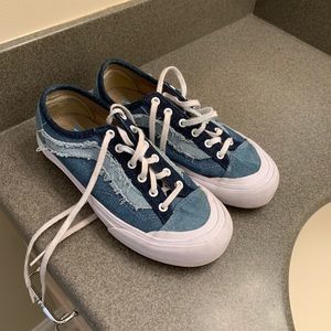 Blue jean vans. Size: 6/6.5
